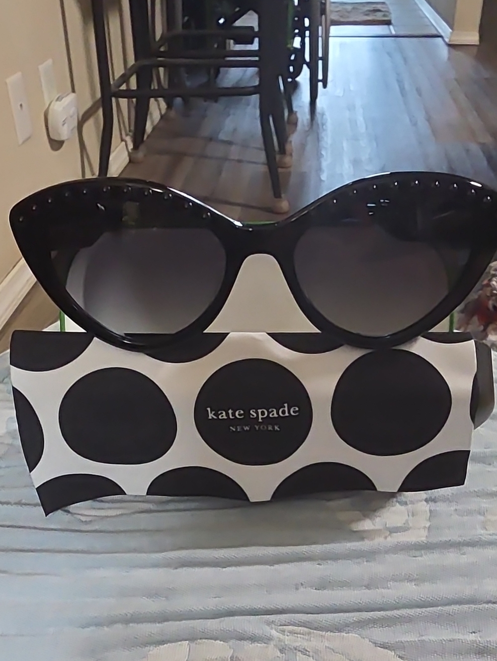 🏝kate spade Black Cat-Eye Sunglasses with Gradient Lenses🏝